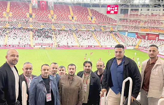 Kayserispor'da tarihi galibiyet sonrası dikkat çeken buluşma!