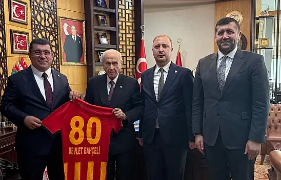 Kayserispor'dan Devlet Bahçeli'ye ziyaret ve forma hediyesi...