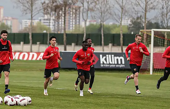 Kayserispor defansı evlere şenlik!