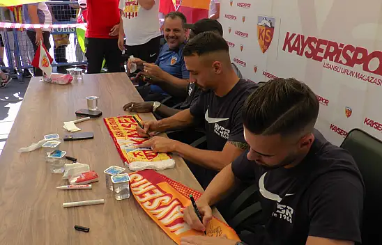 Kayserisporlu futbolculardan imza günü...