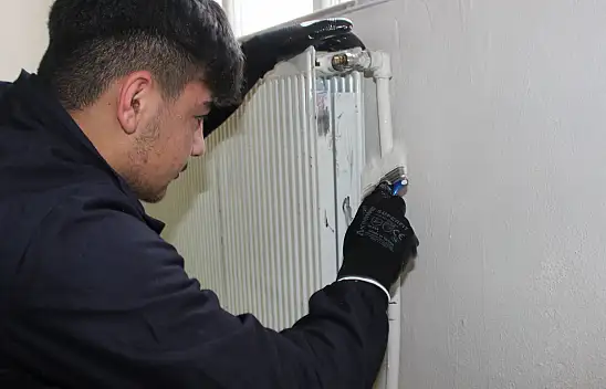 Kendi ürettikleri boyayla okulu güzelleştirdiler!