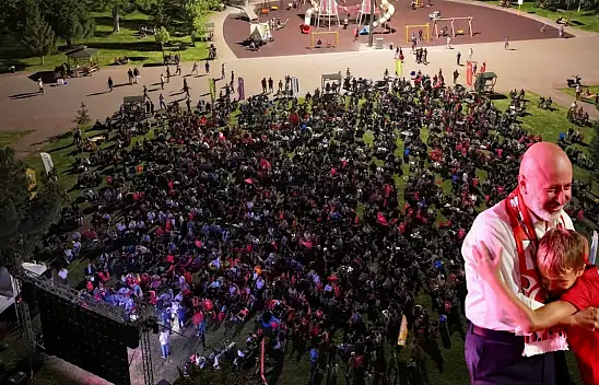 Konya'daki milli maç heyecanı Kocasinan'da dev ekranla buluştu!