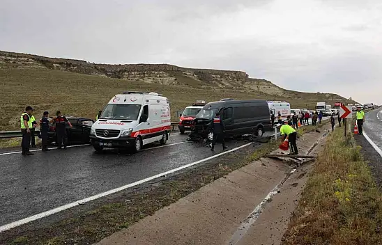 Nevşehir-Kayseri Karayolu'nda kaza - Ağır yaralılar var!