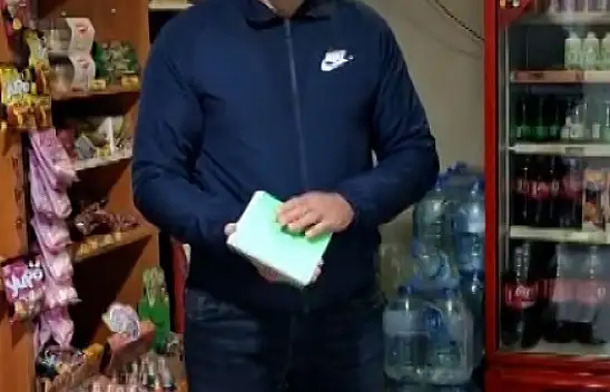 Hayırsever kişi mahallelinin borcunu ödeyerek veresiye defterini yaktı