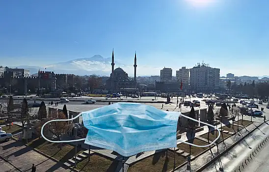 Maskeler geri geldi!