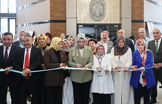 Melikgazi Belediyesi ve Halk Eğitim Müdürlüğü iş birliğiyle hazırlanan yılsonu sergisi açıldı