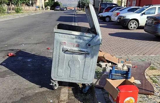 Melikgazi'de çöp krizi sosyal medyaya taşındı: Belediye'den çözüm bekleniyor