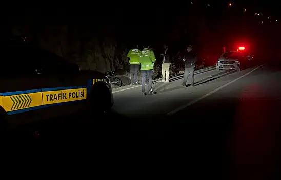 Melikgazi'de kaza! Otomobilin çarptığı motosiklet yoldan çıktı