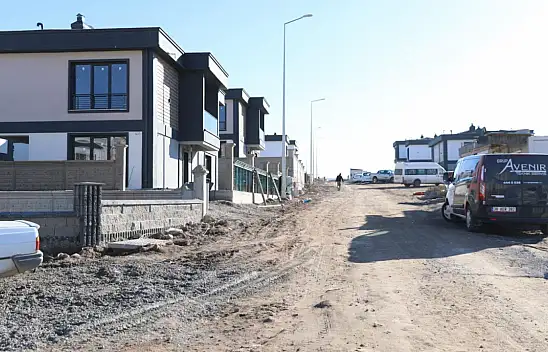 Melikgazi'de yol ağı genişliyor