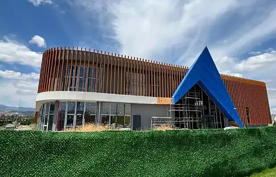 Millet Bahçesi'nde merak edilen üçgen bina açıldı!