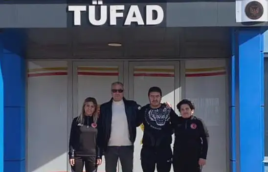 Milli futbolcular TÜFAD'ı ziyaret etti