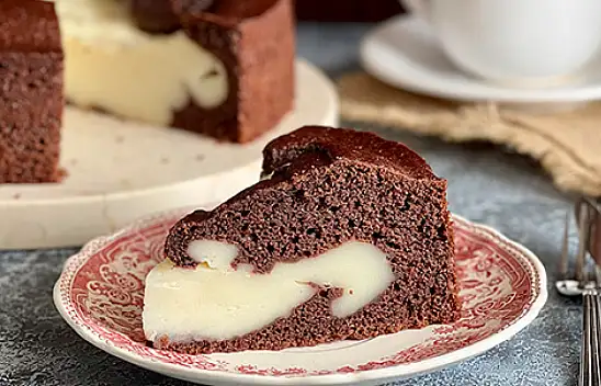 Muhallebisi İçinde Magma Kek Tarifi - Pratik Tatlı Tarifi