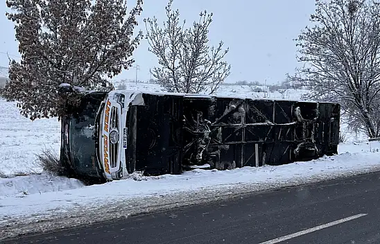 Nevşehir-Kayseri yolunda otobüs devrildi - Yaralılar var!