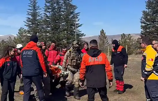 Niğde'de kar kütlesi altında kalan dağcı...