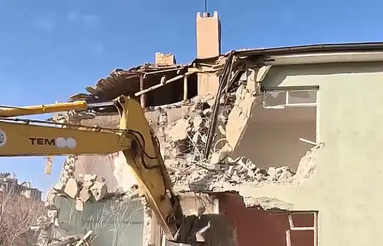 O İlçede yıkım çalışmalarına başlandı - Deprem Haberleri