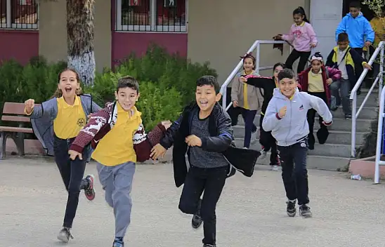 Öğrenciler İçin Müjde! Yaz Tatili Uzatılıyor