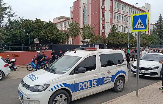 Okulda dedikodu kavgası: Kız öğrenci arkadaşını ekmek bıçağıyla yaraladı!