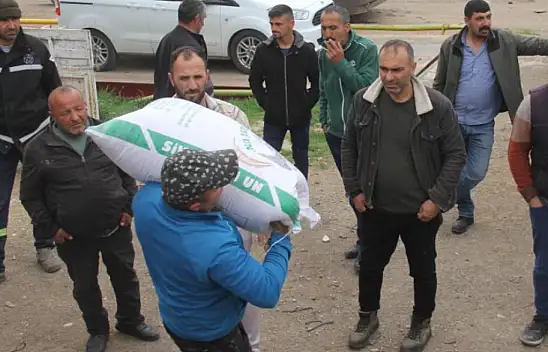 Ölen babası için 12 ton dağıttı!