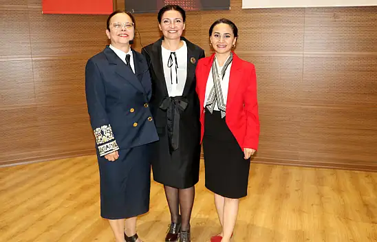 Öncü Kadınlar Cumhuriyet'in 100. Yılında Sahneye Taşındı