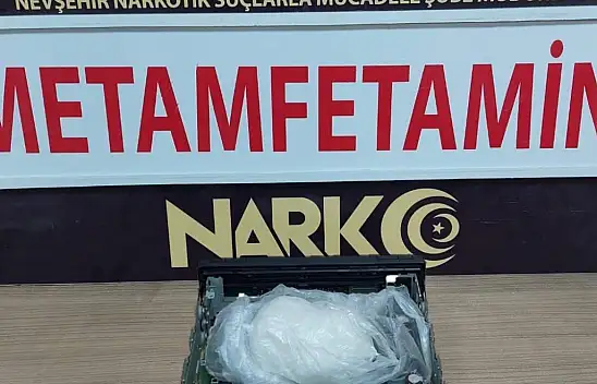 Oto teybi ile uyuşturucu ticareti yapan şahıslar yakayı ele verdi