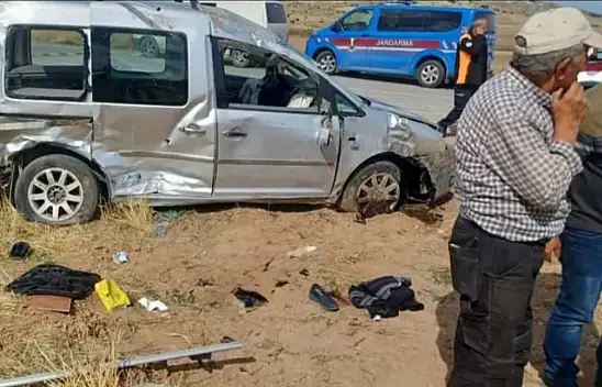 Otomobil ve hafif ticari araç çarpıştı, kazada 1 kişi öldü, 3 kişi yaralandı