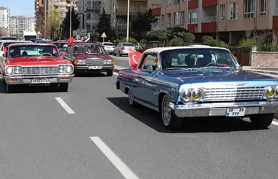 Palancıoğlu'dan klasik araçlarla seçim turu!