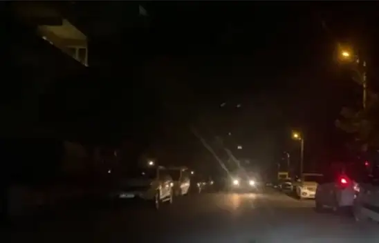 Peş peşe iki deprem  panik havası yaşattı