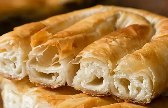 Peynirli Kol Böreği Nasıl Yapılır? Enfes ve Pratik Tarifler - Türk Mutfağı