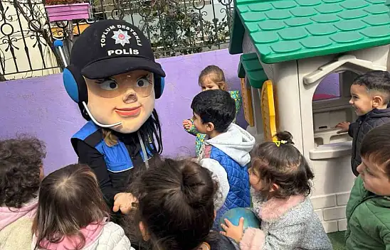 Polisten anaokulu öğrencilerine meslek tanıtımı