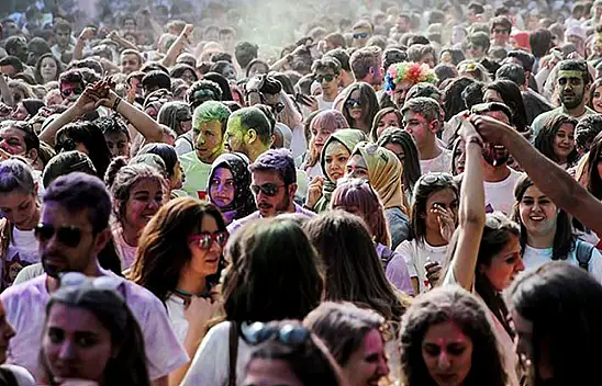 Popüler kültürün kurbanı gençler evlenemiyor! Yoksa sorun ekonomi mi?