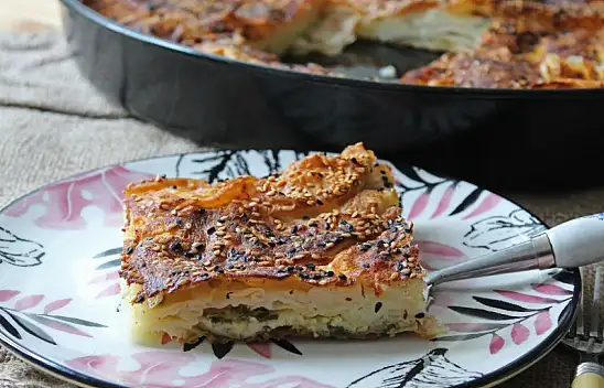 Puf Puf Kabaran Sodalı Börek - Pratik börek tarifi -Türk Mutfağı