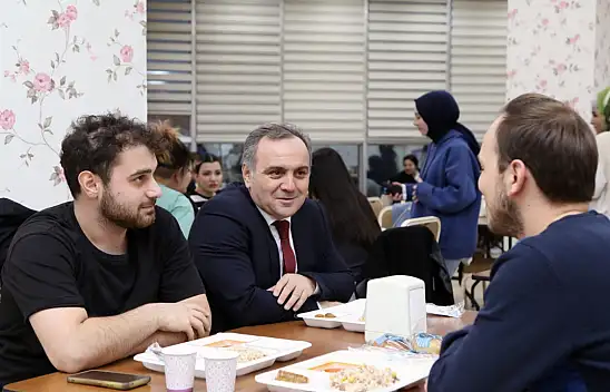 Rektör Altun İlk İftarda Öğrencilere Eşlik Etti
