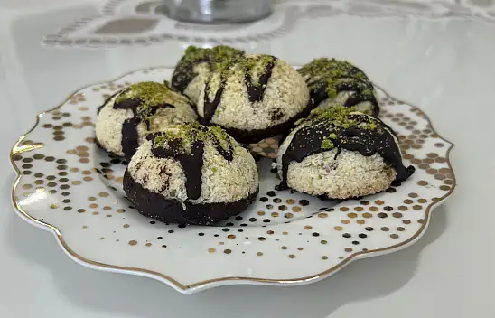 Sadece 3 Malzemeyle Pratik Kurabiye Tarifi – Misafirleriniz bayılacak!