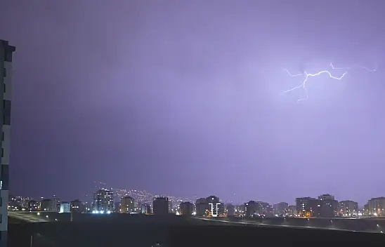 Sağanak yağış Kayseri'yi vurdu - 75 su baskını meydana geldi!
