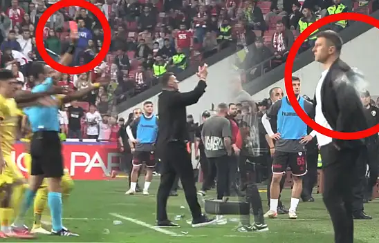 Samsun'da skandal karar! Jakirovic hem su şişesi yedi, hem kırmızı kart gördü!