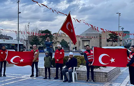 Şehitler için meydana indiler!