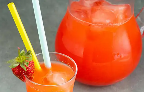 Sıcak Havalara Serin Lezzet – Çilekli Limonata