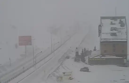 Şiddetli rüzgar ve kar yağışı nedeniyle Erciyes yolu kapatıldı!