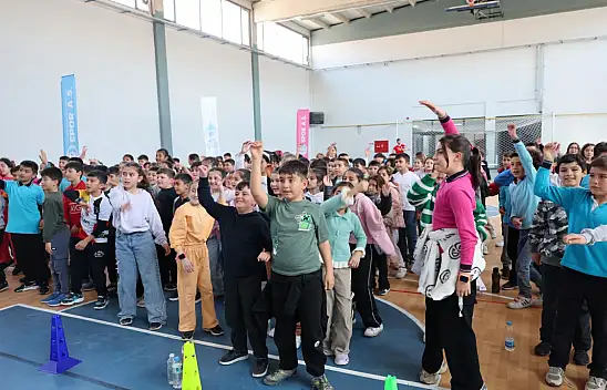 Sporun ve sporcunun dostu Kayseri Büyükşehir Belediyesi'nden 550 öğrenciyle büyük etkinlik!
