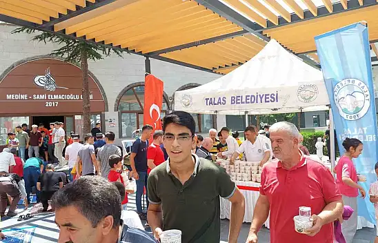 Talas'ta cuma namazı sonrası ikramı!
