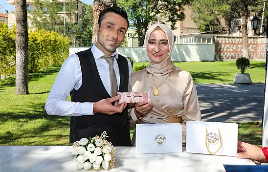 Talas Belediyesi'nden çiftlere anlamlı hediye!