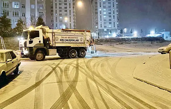 Talas'ta karla mücade devam ediyor - Ekipler 7/24 sahada!