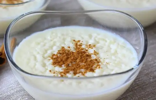 Tam kıvamında anne usulü sütlaç tarifi - Pratik tatlı tarifleri (Türk mutfağı)