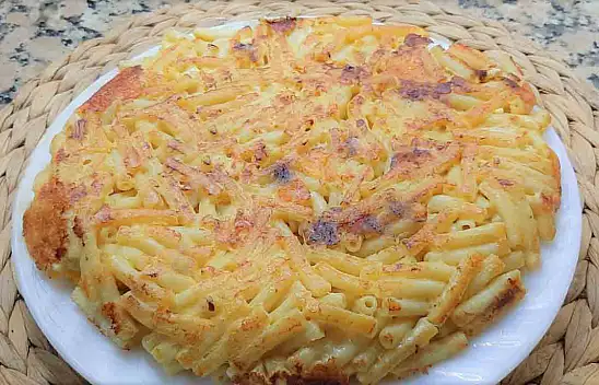 Tavada şipşak makarna böreği - Pratik yemek tarifi - Türk Mutfağı