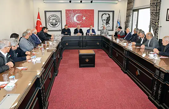 Toplantıda dikkat çeken detay!