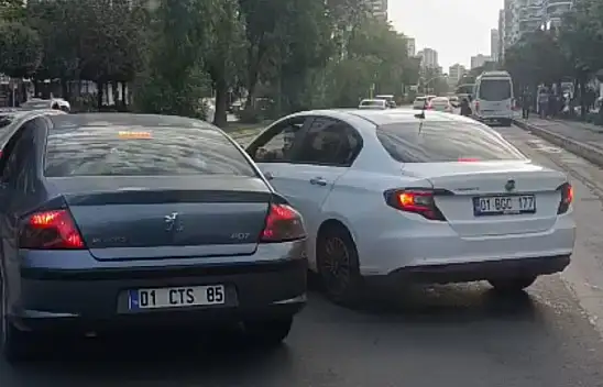 Trafikte yeni kavga dönemi: Tartışan iki sürücü, 180 bin liralık cezayı yememek için ne yaptı?
