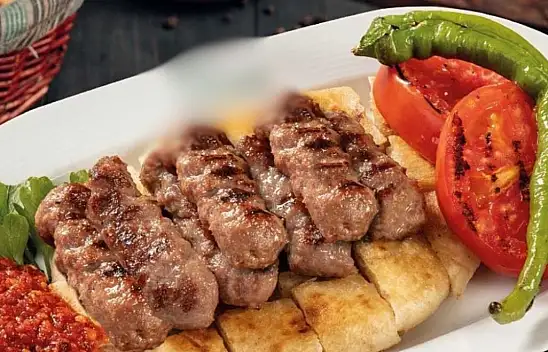 Ürünlerinde domuz eti çıkan firma Köfteci Yusuf mu? Avukatından açıklama geldi!