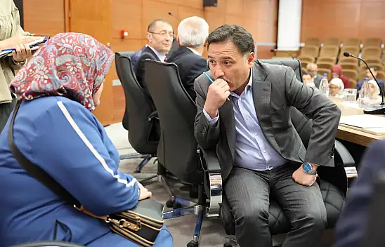 Vali Çiçek, vatandaşlarla bir araya gelmeye devam ediyor