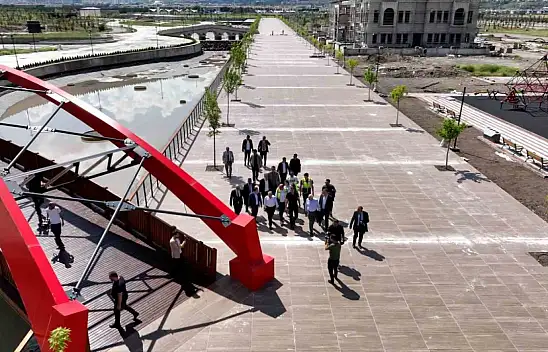 Çiçek Ve  Büyükkılıç, Millet Bahçesi'ni inceledi