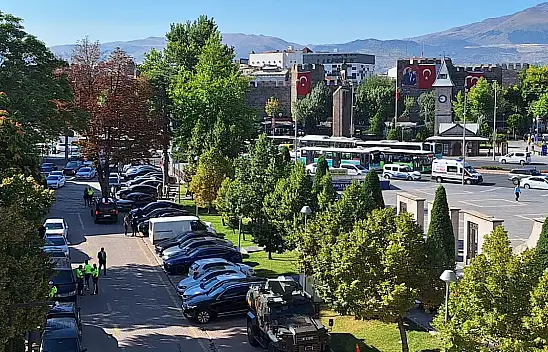 Valilik ve Cumhuriyet Meydanı Çevresinde Sıkı Önlemler